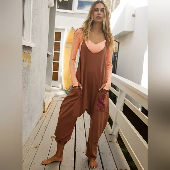 OFFERS New Free People FP Movement Hot Shot Logo Onesie Willow Branch XS Brown - Picture 2 of 11